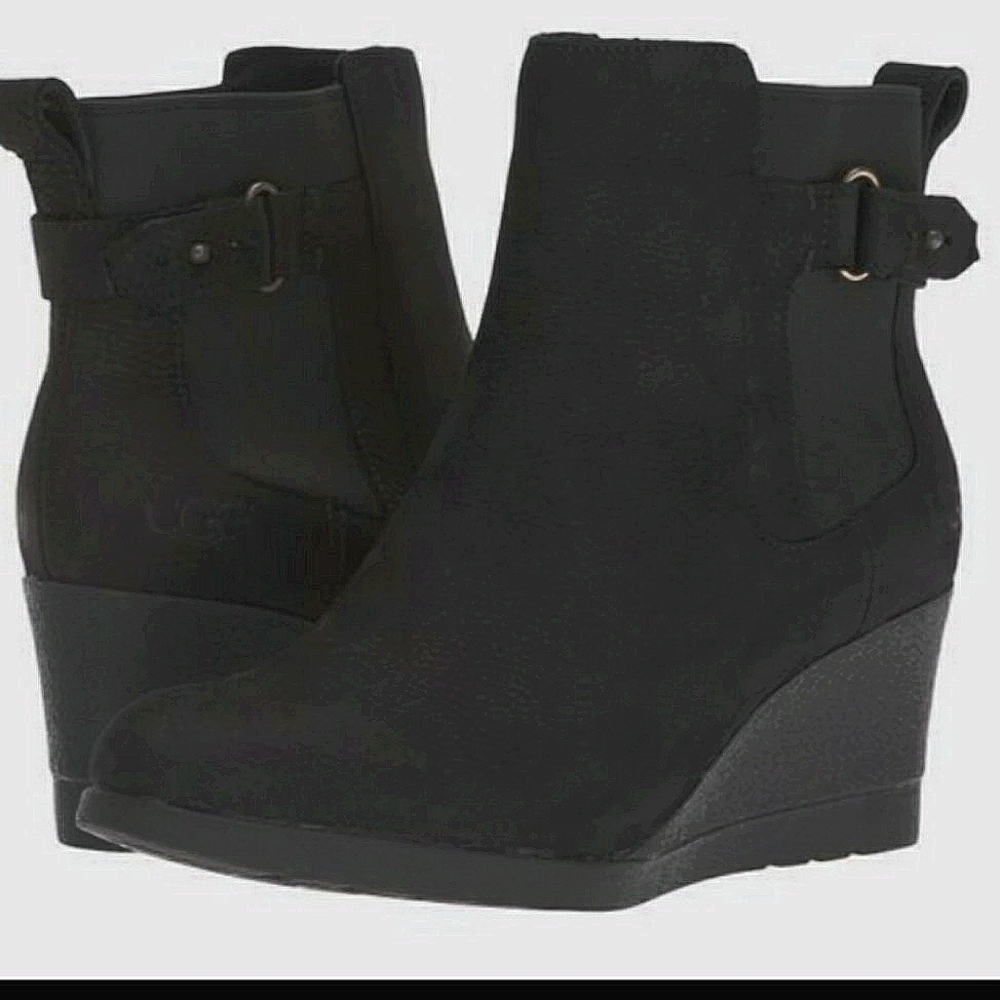 Uggs leather edge fur lined boots 6.5
